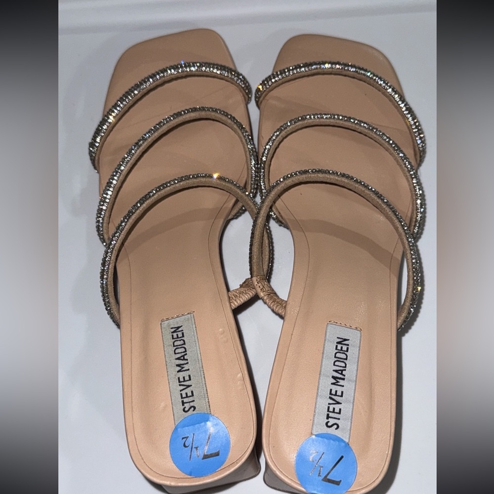 🌷NWOT Steve Madden sandals with small block heel